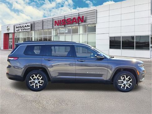 Used 2024 Jeep Grand Cherokee L Limited w/ Luxury Tech Group II image 3