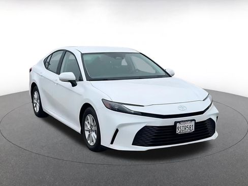 Used 2025 Toyota Camry LE image 2
