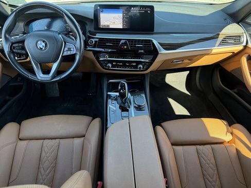 Used 2021 BMW 530i w/ Premium Package RWD image 4