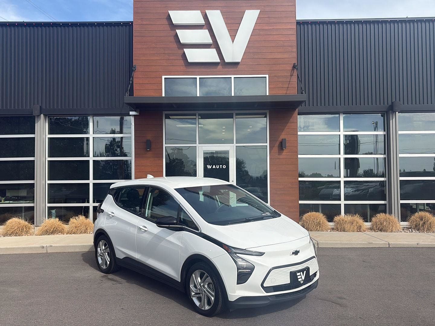Used 2023 Chevrolet Bolt LT FWD image 1