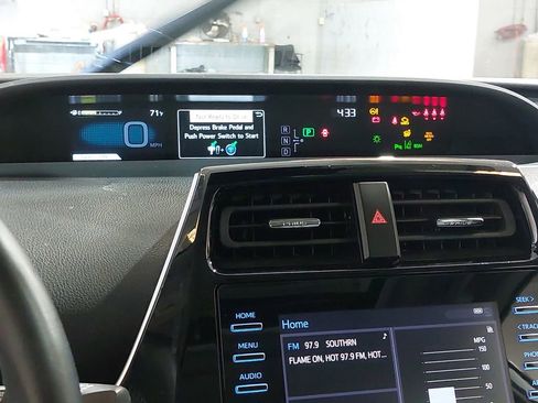 Used 2020 Toyota Prius XLE w/ Advanced Technology Package FWD image 19