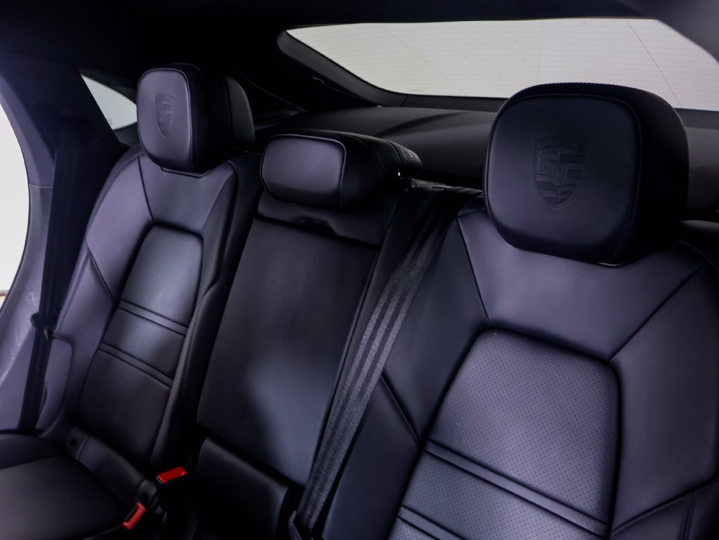 Certified 2026 Porsche Cayenne E-Hybrid Coupe AWD/4WD image 11