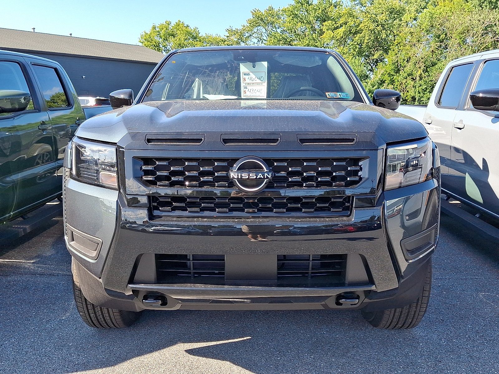 New 2027 Nissan Frontier SV w/ SV Convenience Package AWD/4WD image 2