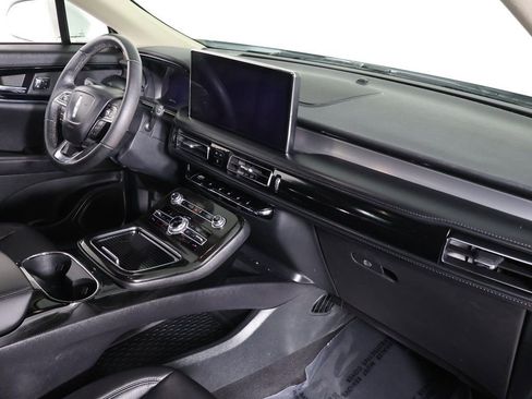 Used 2022 Lincoln Nautilus AWD image 26