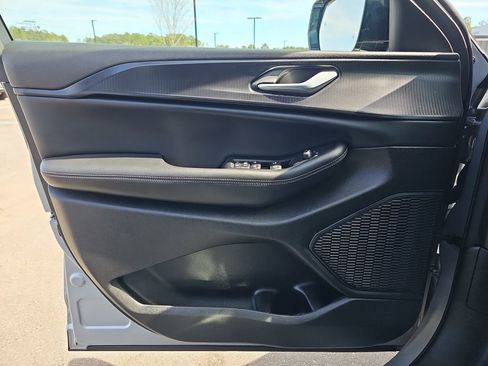 Used 2023 Jeep Grand Cherokee Altitude image 30