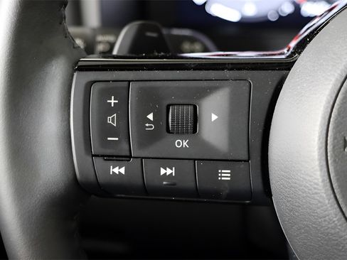 Used 2024 Nissan Rogue SL w/ SL Premium Package image 16