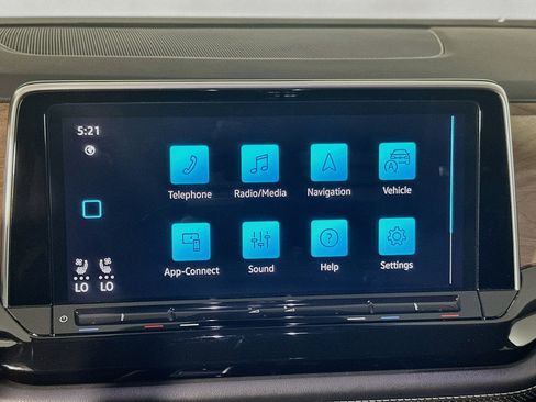 Used 2025 Volkswagen Atlas SE AWD/4WD image 21