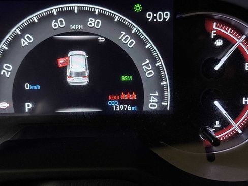 Used 2024 Toyota RAV4 LE AWD/4WD image 17