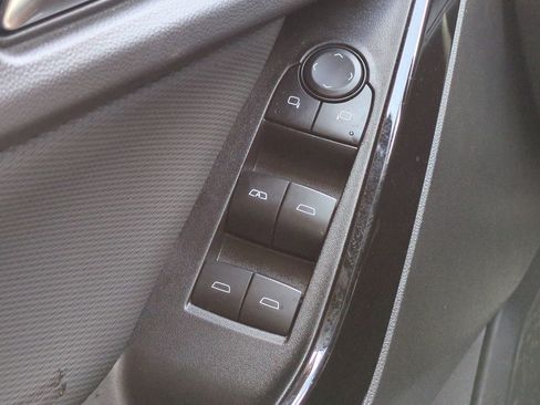 Used 2025 Chevrolet Equinox LT image 23