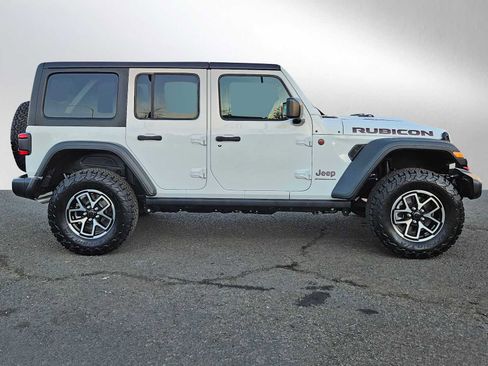 Used 2025 Jeep Wrangler Unlimited Rubicon w/ Technology Group image 2