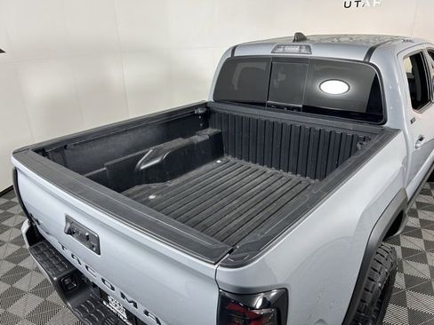 Used 2021 Toyota Tacoma SR5 w/ Trail Edition image 7