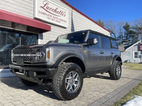 Used 2022 Ford Bronco Badlands image 2