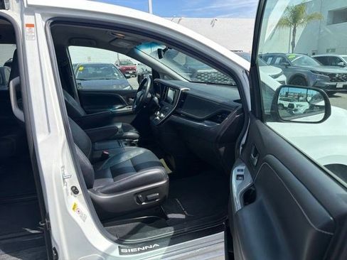 Used 2017 Toyota Sienna SE FWD image 15
