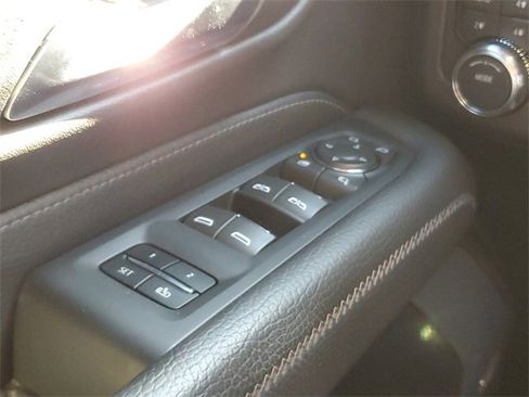 Used 2024 GMC Yukon XL Denali image 23