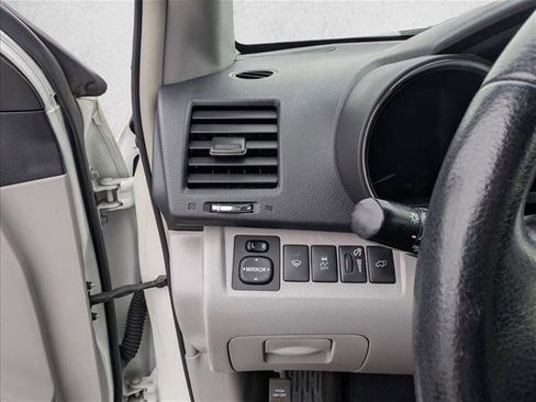 Used 2013 Toyota Highlander Limited image 11