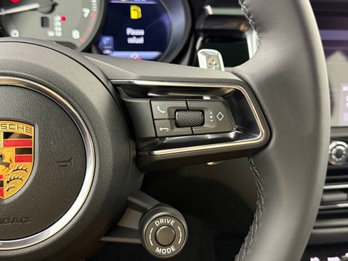 Certified 2026 Porsche Macan AWD/4WD image 18