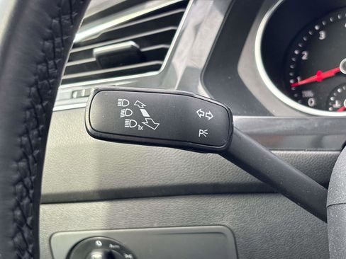 Used 2019 Volkswagen Tiguan SE w/ Panoramic Sunroof Package image 28