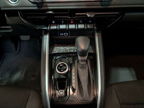 Used 2024 Chevrolet Colorado LT w/ LT Convenience Package II image 23