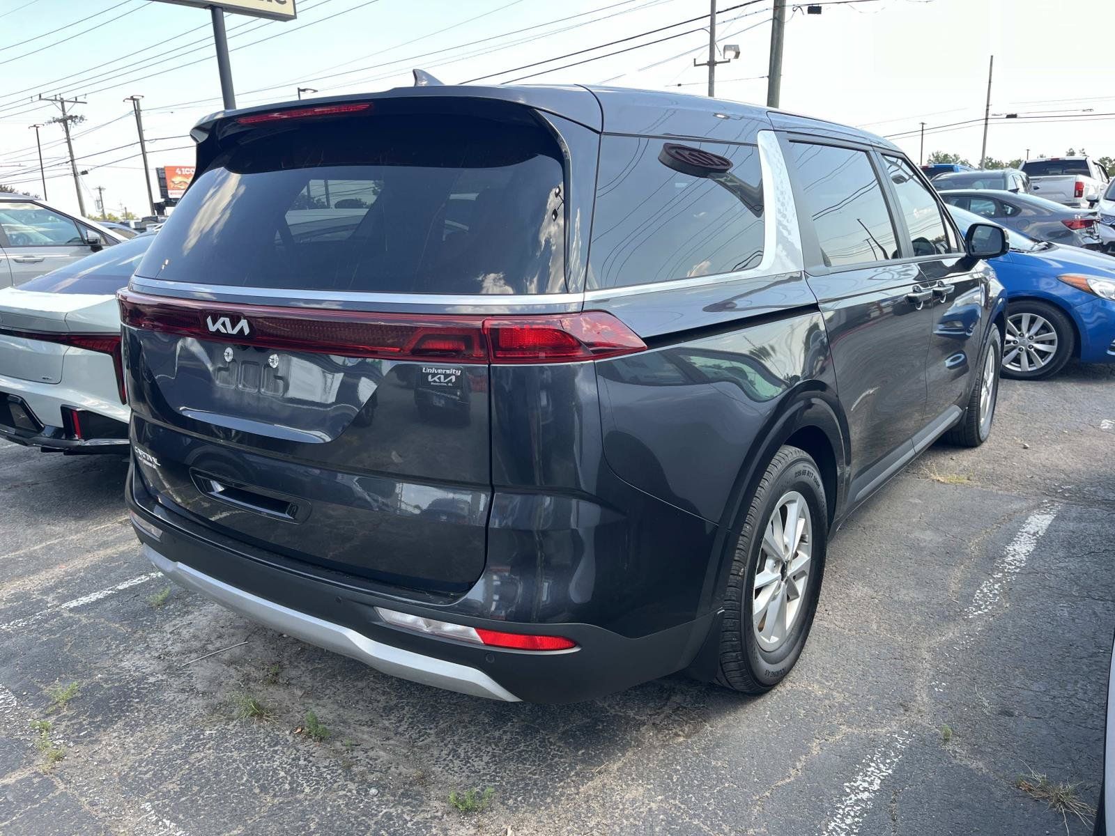 Used 2024 Kia Carnival LX FWD image 7
