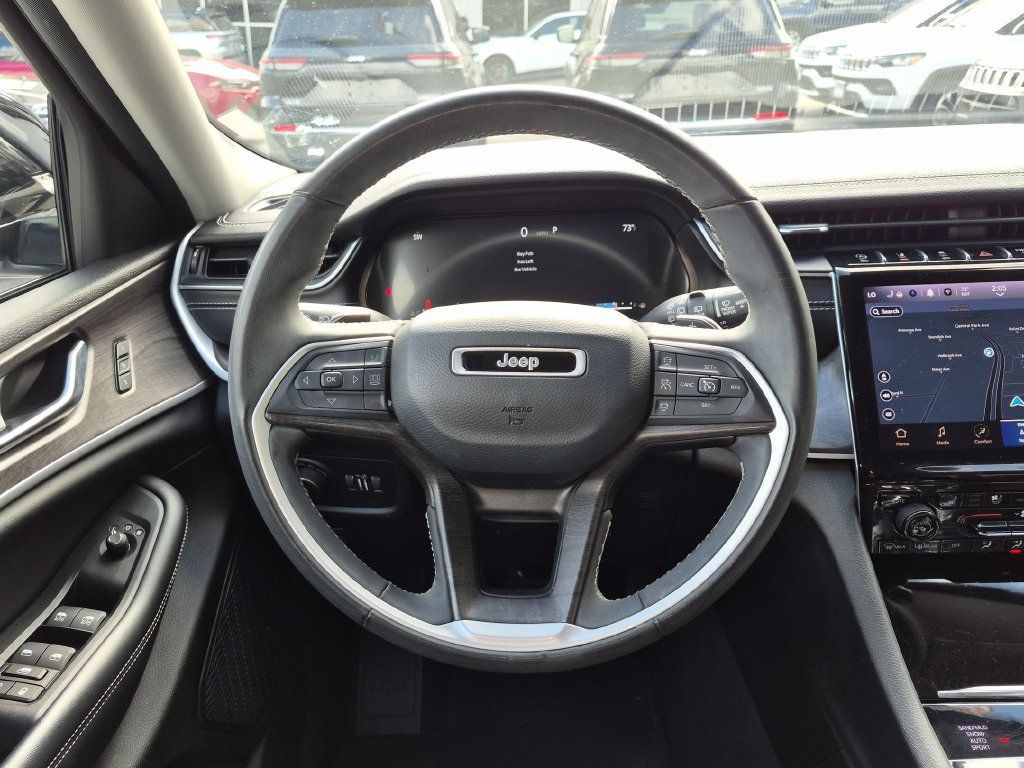 Used 2023 Jeep Grand Cherokee L Limited w/ Luxury Tech Group II AWD/4WD image 14