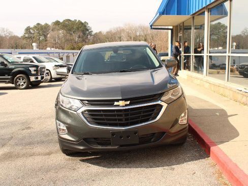 Used 2019 Chevrolet Equinox LT image 2