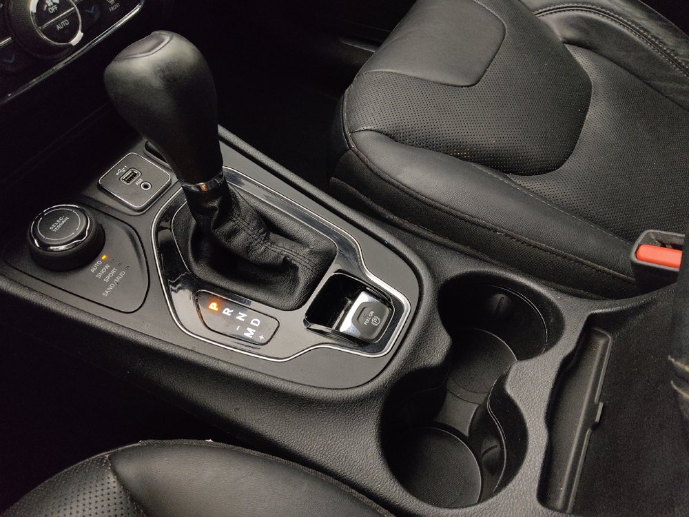 Used 2019 Jeep Cherokee Limited AWD/4WD image 26