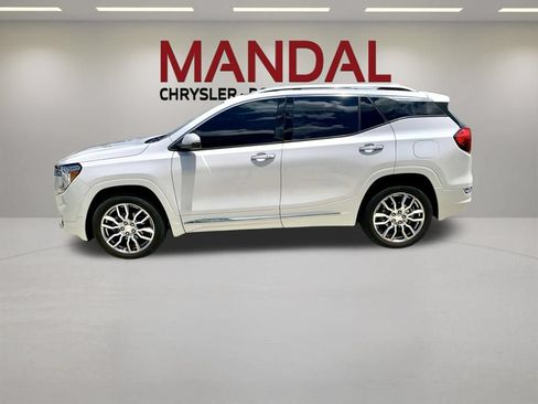 Used 2022 GMC Terrain Denali w/ Denali Premium Package AWD/4WD image 8