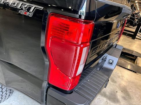 Used 2022 Ford F250 Lariat w/ Lariat Ultimate Package AWD/4WD image 35