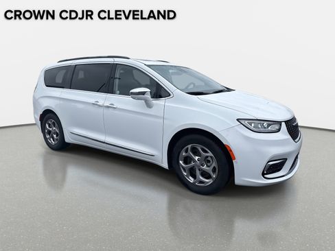 Used 2022 Chrysler Pacifica Limited image 2