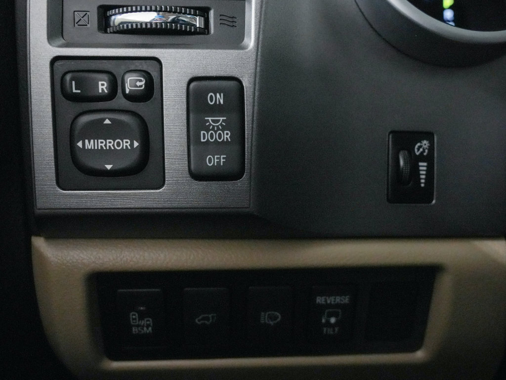 Used 2017 Toyota Sequoia Platinum RWD image 19