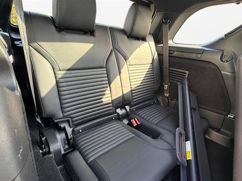 Used 2023 Land Rover Discovery S R-Dynamic AWD/4WD image 23