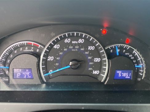 Used 2014 Toyota Camry XLE w/ Leather Package image 20