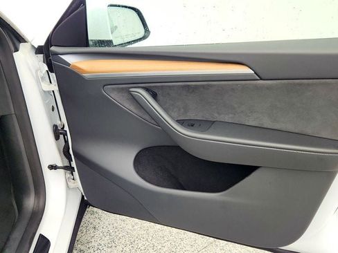 Used 2023 Tesla Model Y Long Range image 30