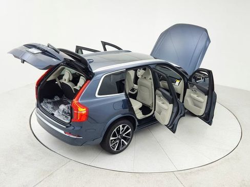 New 2025 Volvo XC90 B6 Plus w/ Protection Package Premier image 16