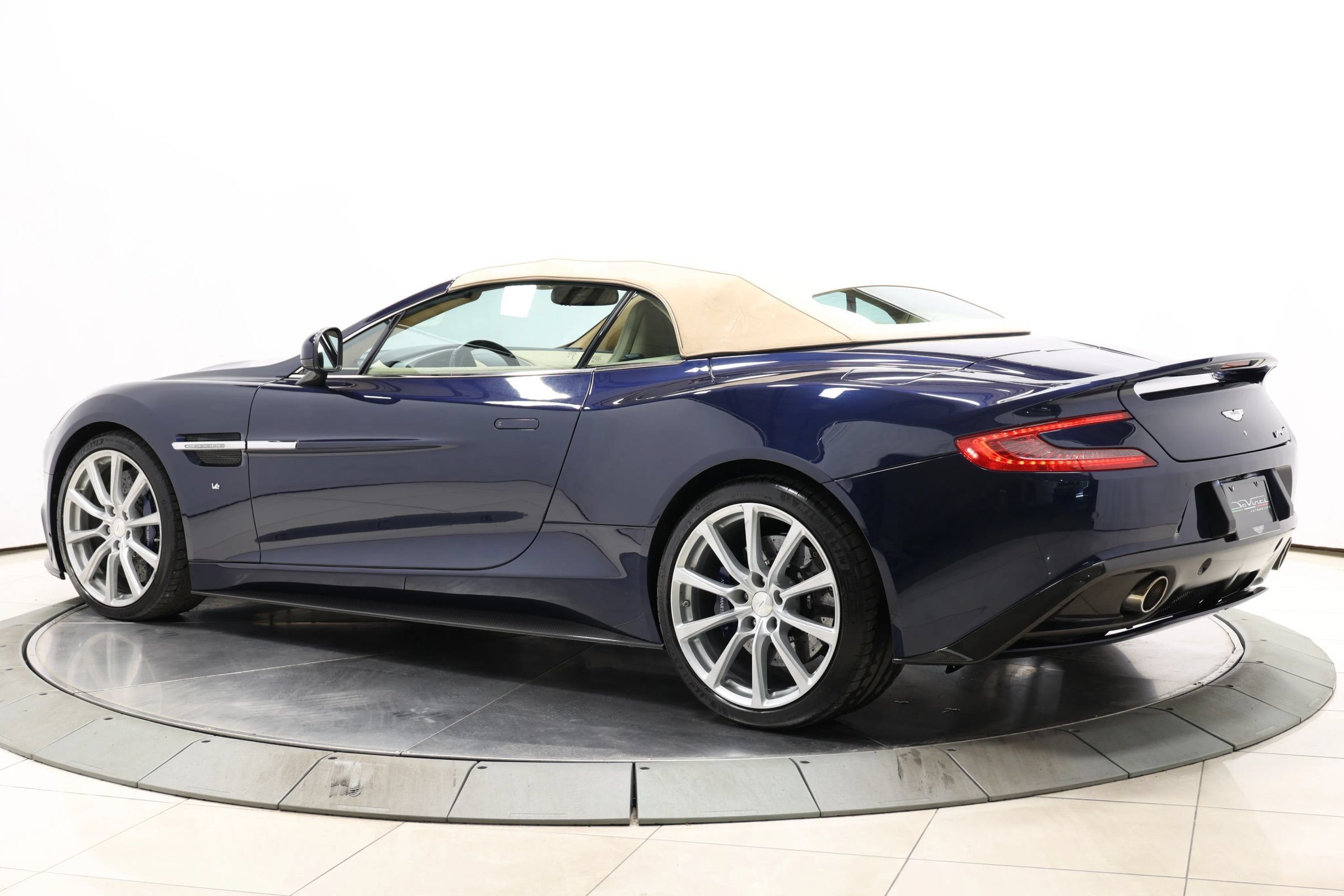 Used 2016 Aston Martin Vanquish Volante RWD image 91