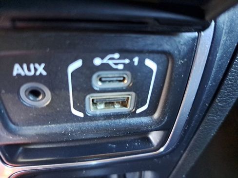 Used 2019 Jeep Wrangler Sport image 6