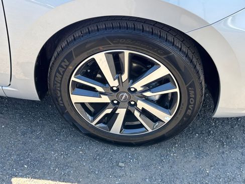 Used 2025 Nissan Versa SV FWD image 28