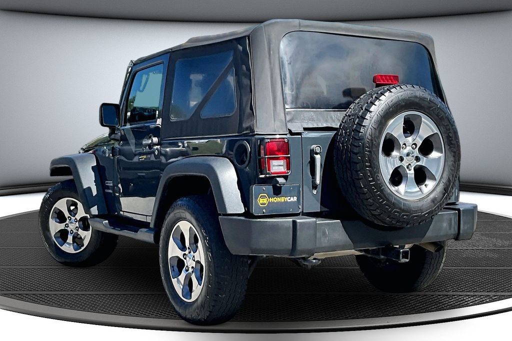 Used 2017 Jeep Wrangler Sport w/ Connectivity Group AWD/4WD image 4