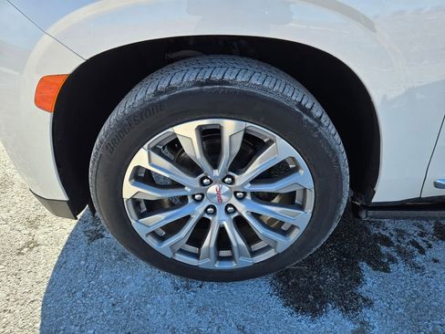 Used 2022 GMC Yukon XL Denali w/ Denali Premium Package image 32