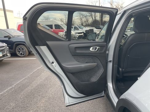 Used 2025 Volvo XC40 B5 Core image 26