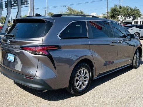 Used 2021 Toyota Sienna LE image 6