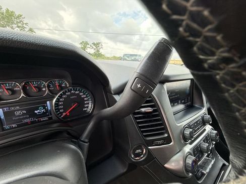 Used 2018 Chevrolet Suburban Premier AWD/4WD image 34