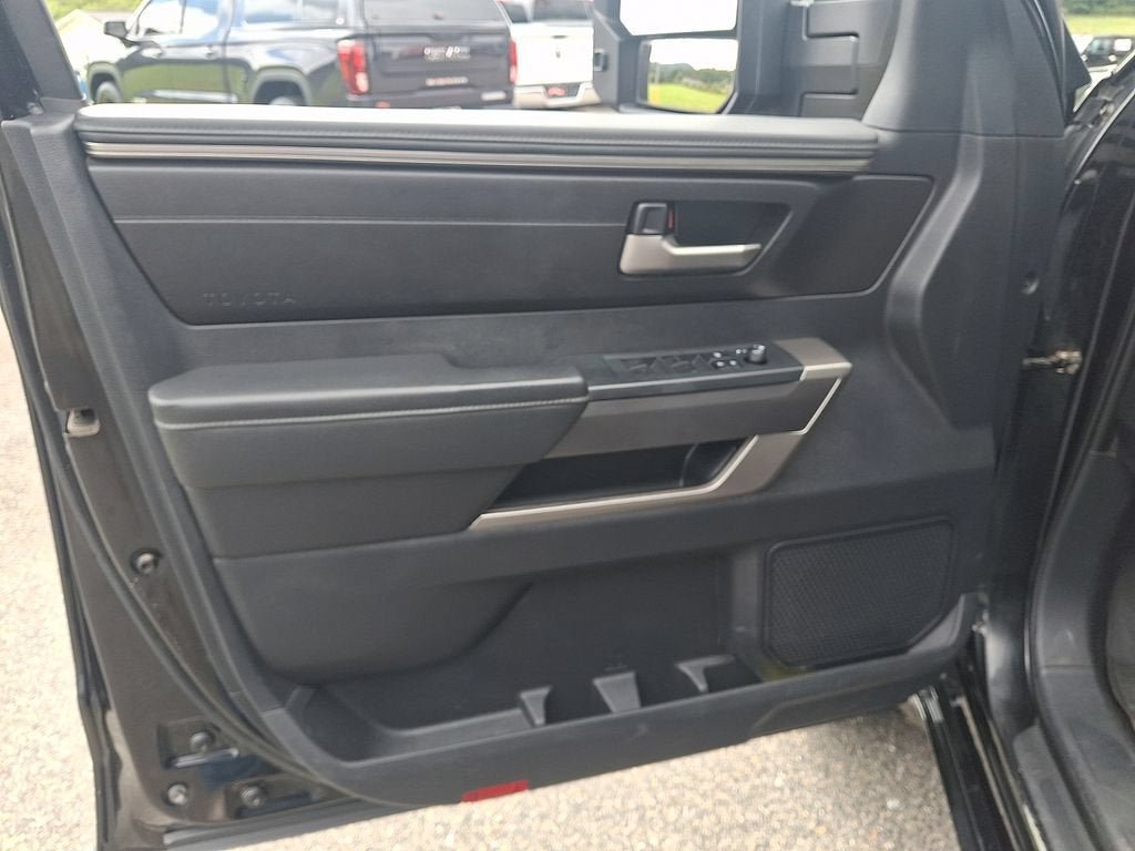 Used 2022 Toyota Tundra SR5 w/ SR5 Convenience Package AWD/4WD image 12