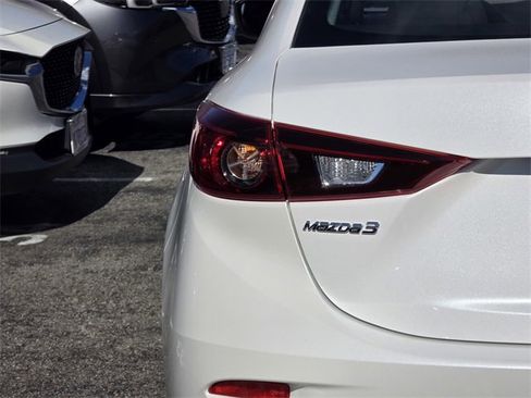 Used 2018 MAZDA MAZDA3 Sport w/ Preferred Equipment Package image 6