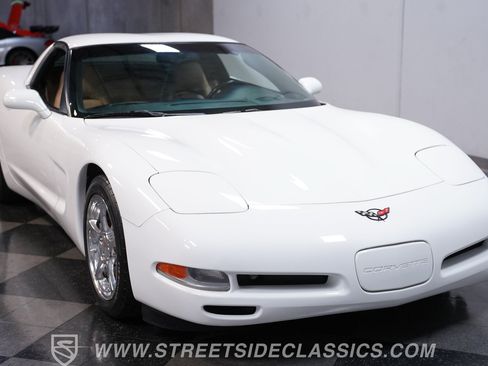Used 2004 Chevrolet Corvette Coupe w/ Roof Package RWD image 15