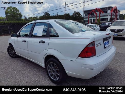Used 2007 Ford Focus SE FWD image 6