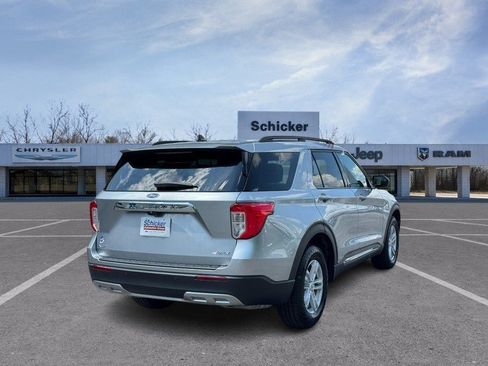 Used 2024 Ford Explorer XLT w/ Equipment Group 202A AWD/4WD image 3