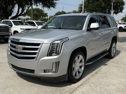 Used 2016 Cadillac Escalade Luxury RWD image 9