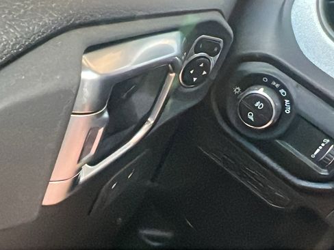 New 2025 Jeep Gladiator Willys image 29