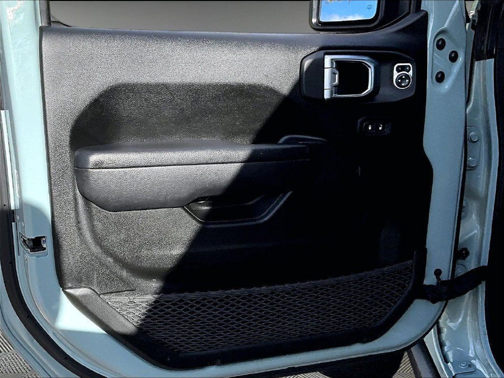 Used 2024 Jeep Wrangler Unlimited AWD/4WD image 9